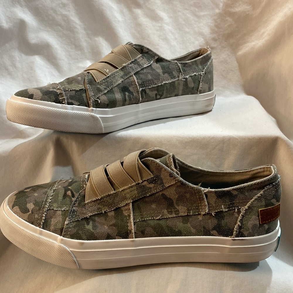 Blowfish Malibu ~ Women’s Size 9 Camouflage Sneakers ~ Slip On’s - NWOT